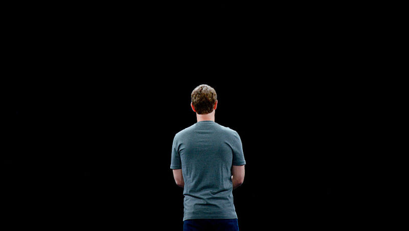 Illustration for article titled Facebook's Hell, 'Alien' Mummy, and Folding iPhones: The Best Gizmodo Stories of the Week